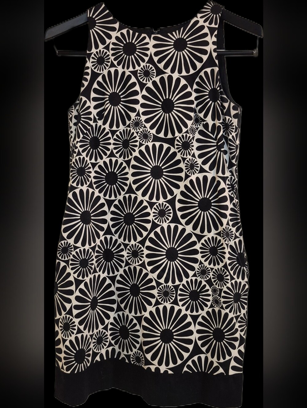 MAGGY LONDON Sleeveless Black & White Bold Floral Print MOD MINI Dress